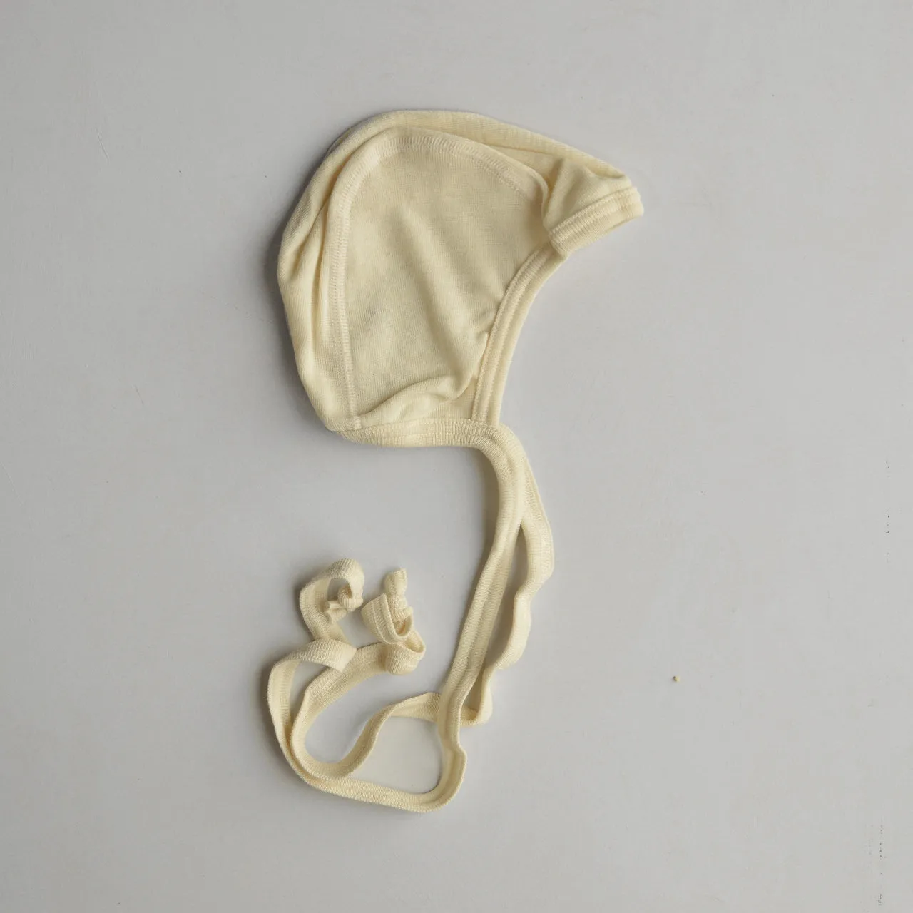 Fine Baby Bonnet in Wool/Silk (0-12m)